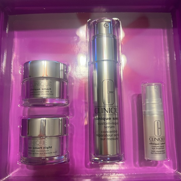 Clinique Other - Clinique de-aging experts gift set  smart custom repair serum moisturizer, serum